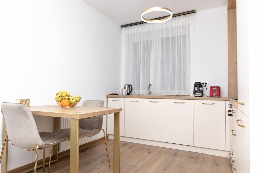 Enescu 3 City Center Flat 티미쇼아라 외부 사진