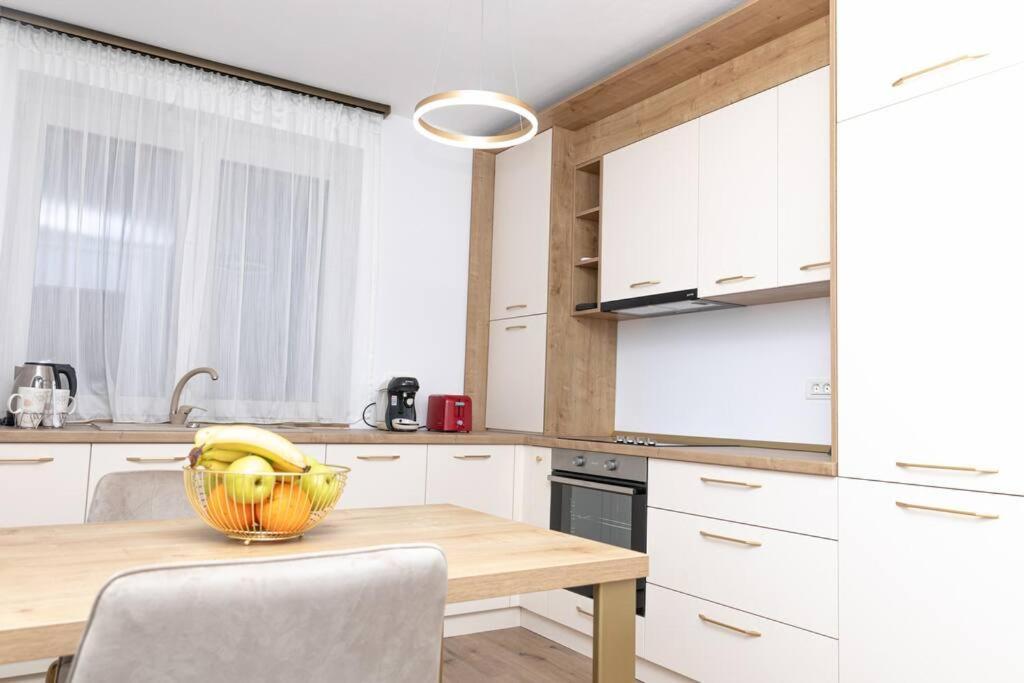 Enescu 3 City Center Flat 티미쇼아라 외부 사진